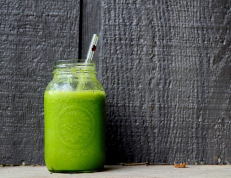 Reduce bloating with green smoothie