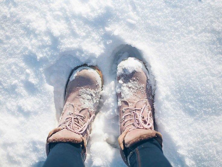 Survival Tips For Hiking - Thaw Cold Feet