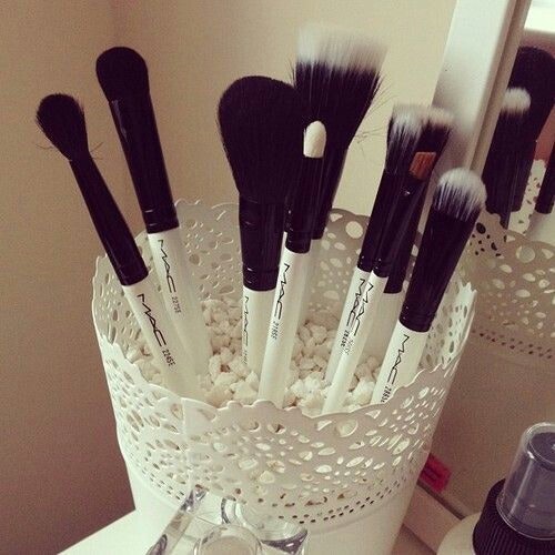 Use plant pots to organize your makeup brushes