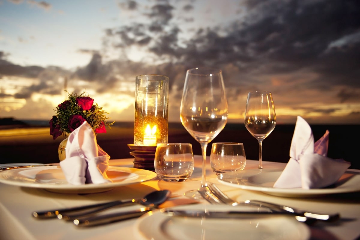Romantic Dinner Ideas To Combine With White Wine - Fitneass